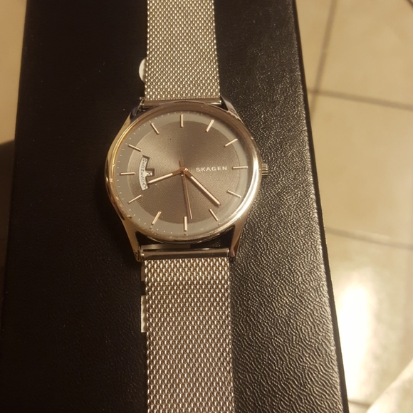 Skagen watch. Large face. Silver mesh band. - Picture 1 of 3